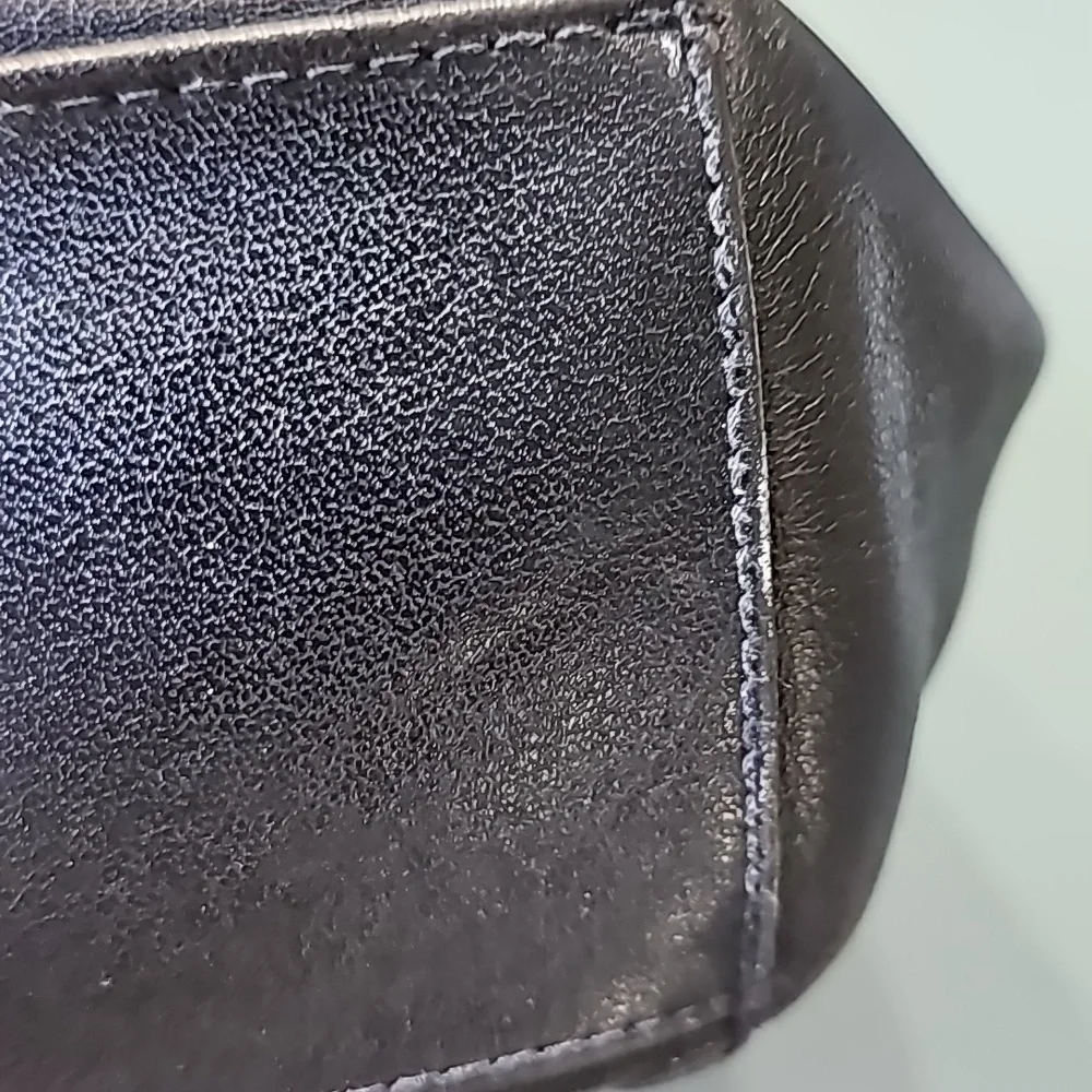 GIANI BERNINI BLACK LEATHER, vintage bag. 2 handles.‎ One outside zipper …